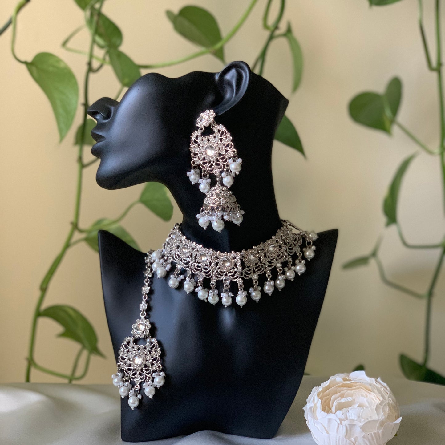 AARANI | Silver, Stones and Pearls Necklace Set