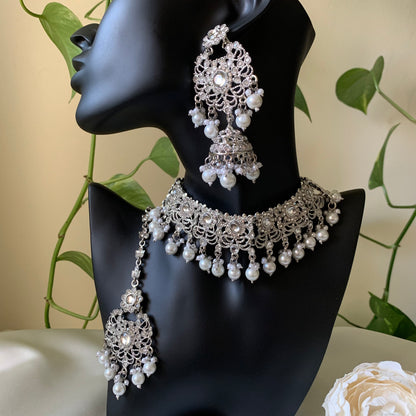 AARANI | Silver, Stones and Pearls Necklace Set