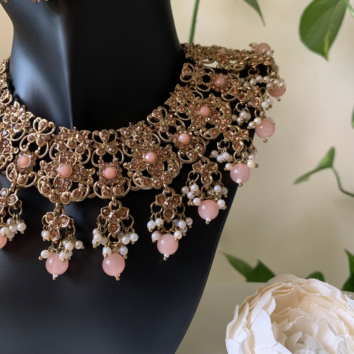 PARI | Soft Pink & Gold Necklace Set