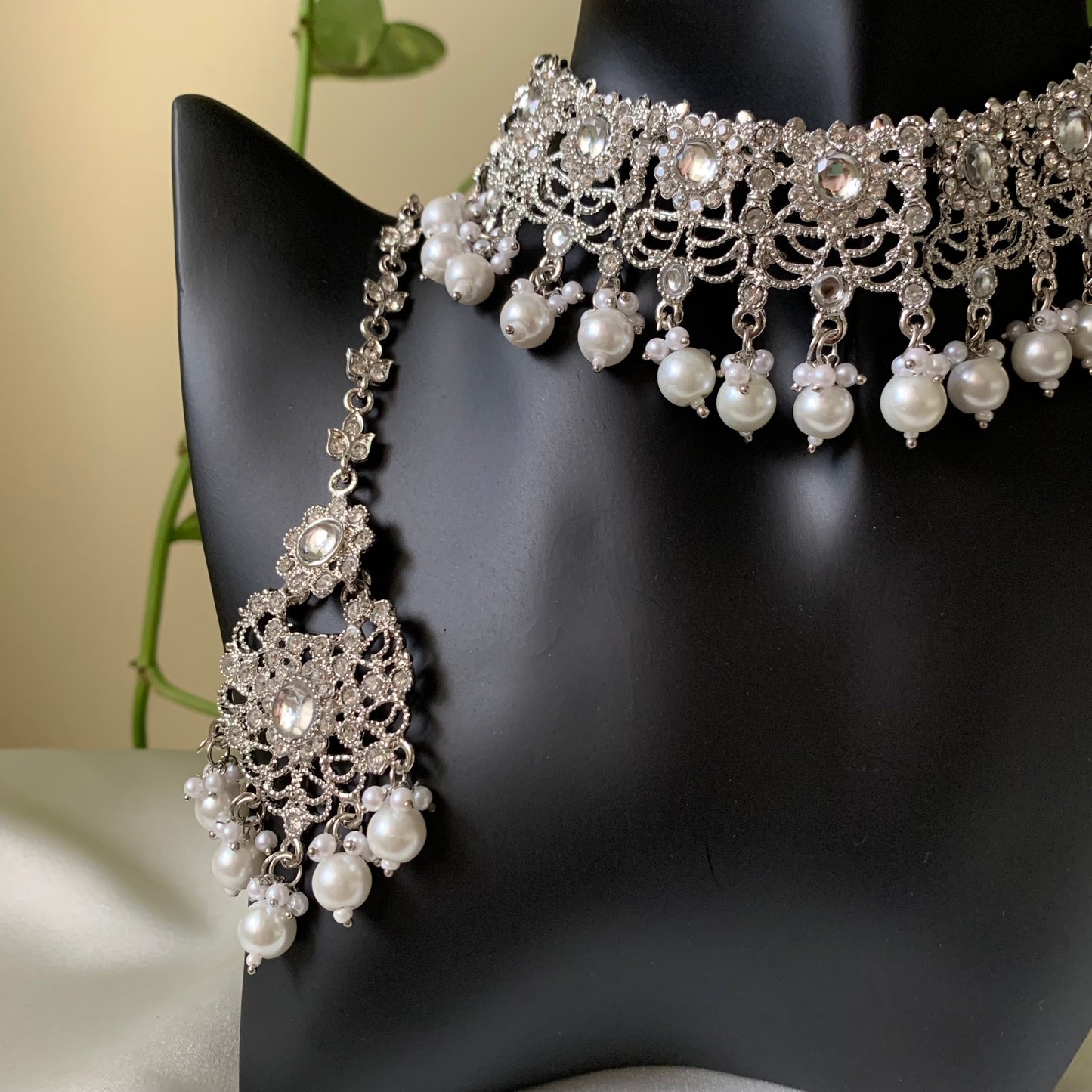 AARANI | Silver, Stones and Pearls Necklace Set