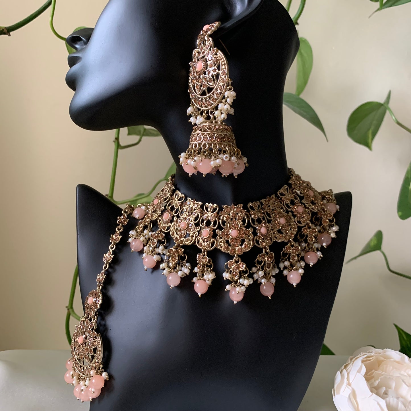 PARI | Soft Pink & Gold Necklace Set