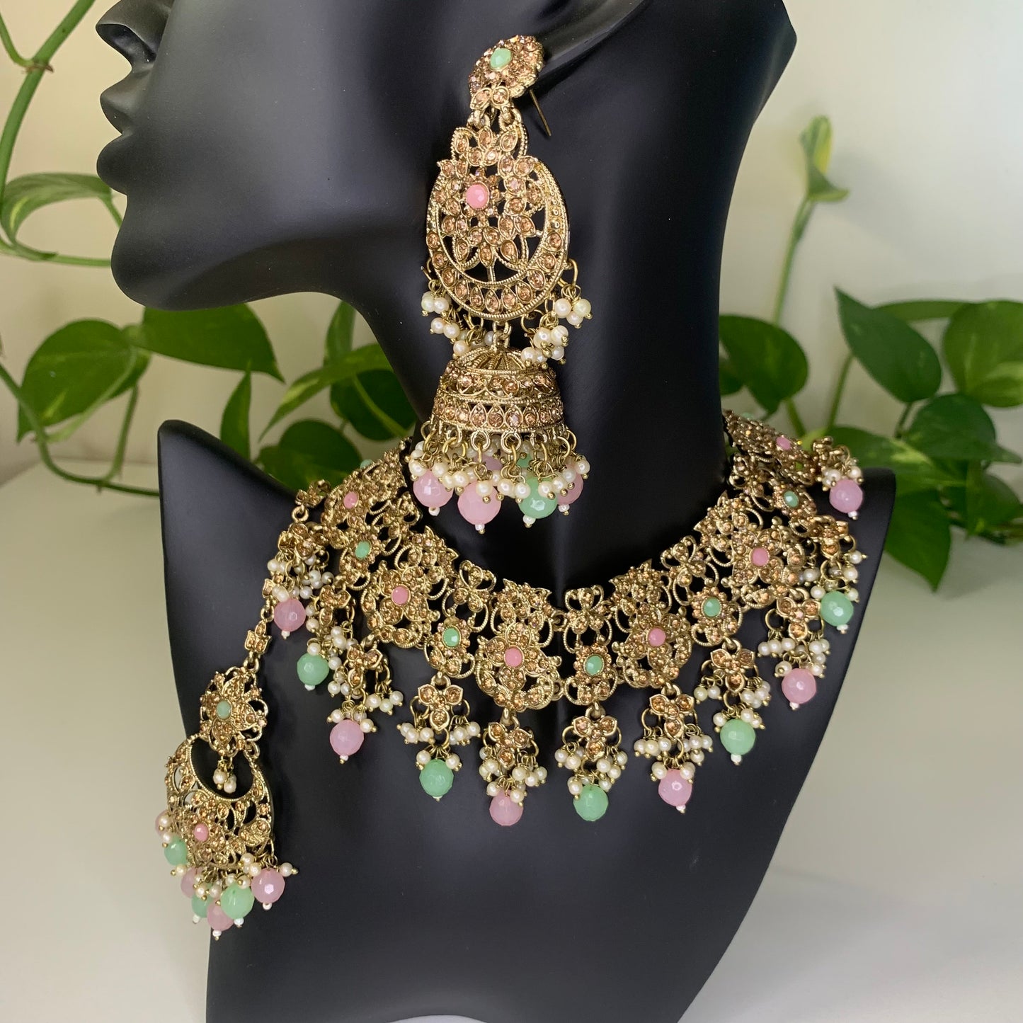 ZAIRAH | Soft Pink & Mint Gold Necklace Set