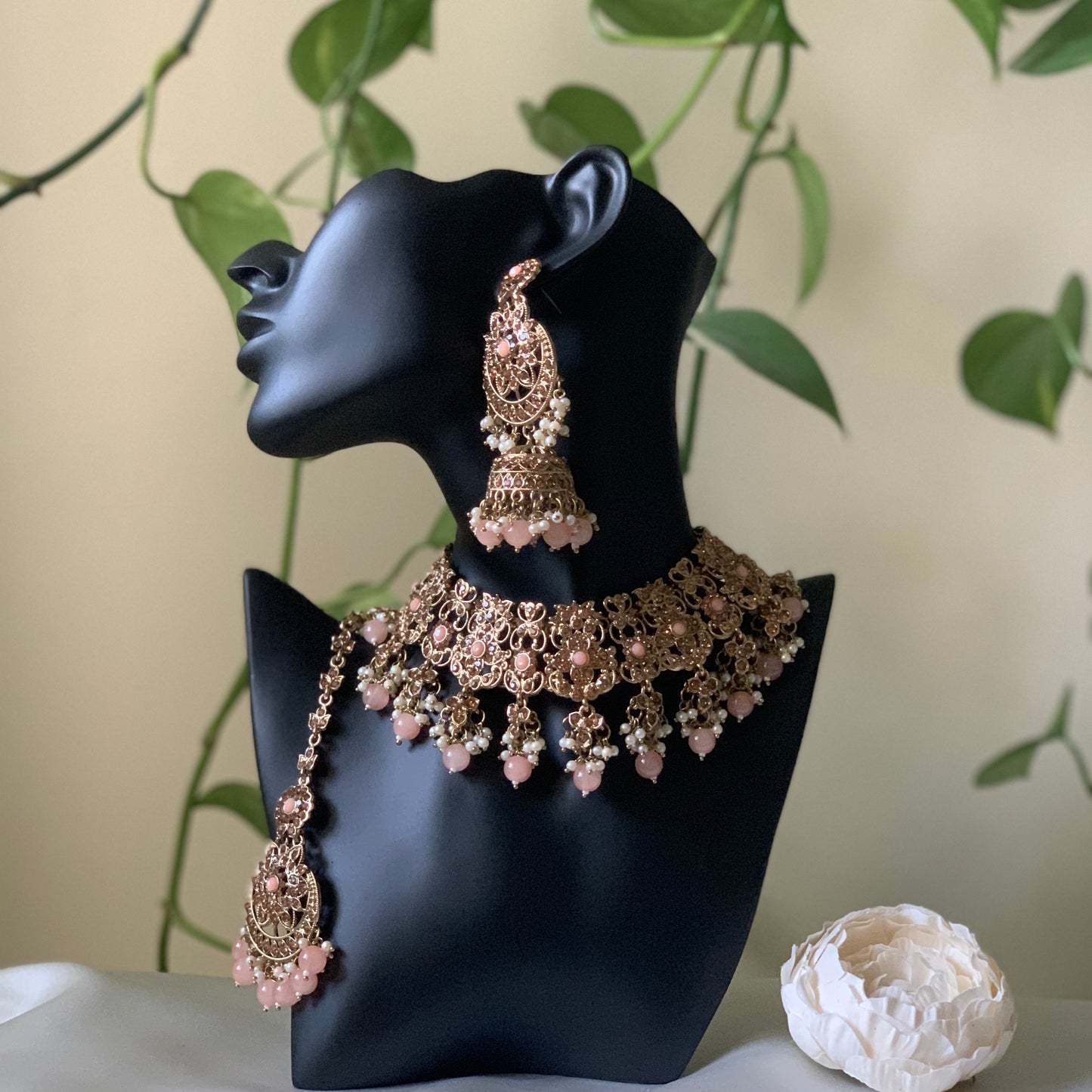 PARI | Soft Pink & Gold Necklace Set